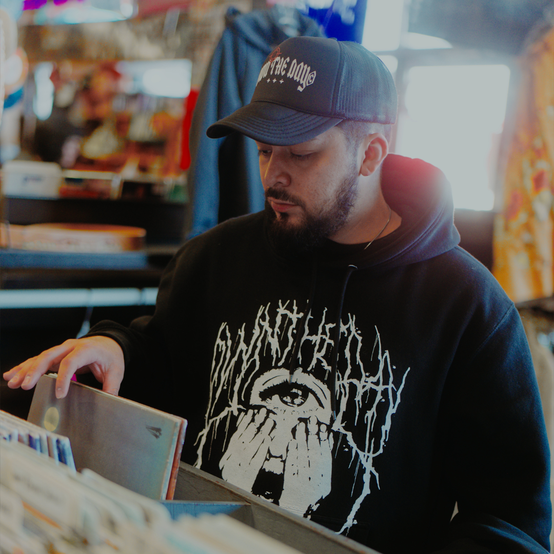 Metal Pullover